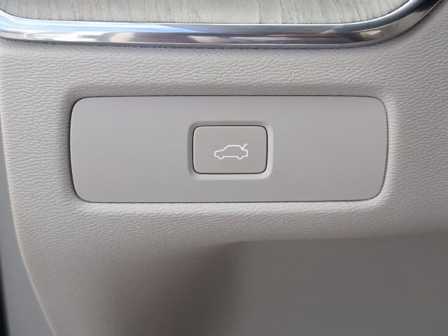2023 Volvo XC60 B5 AWD Plus Dark Theme