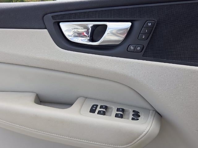 2023 Volvo XC60 B5 AWD Plus Dark Theme