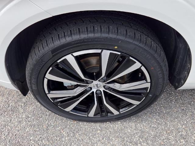 2023 Volvo XC60 B5 AWD Plus Dark Theme