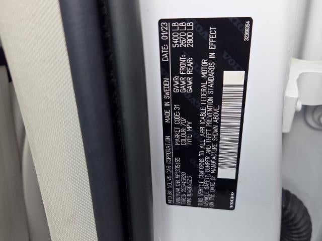 2023 Volvo XC60 B5 AWD Plus Dark Theme