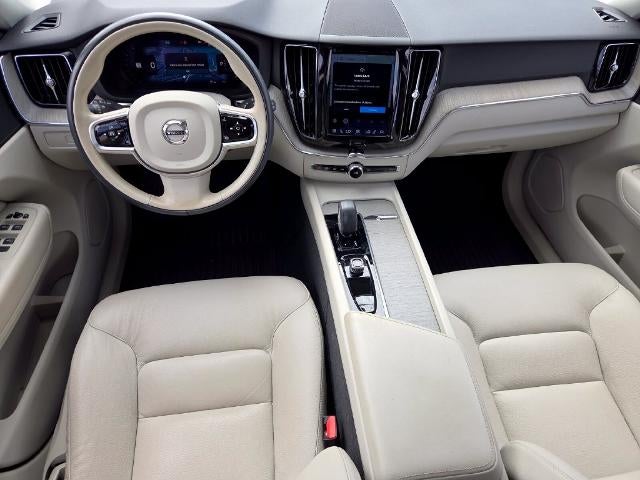 2023 Volvo XC60 B5 AWD Plus Dark Theme